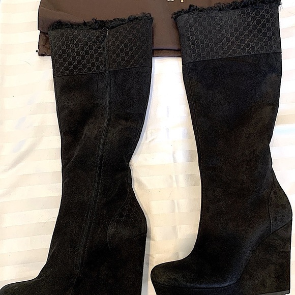 NEW! GUCCI LOGO NERO SUEDE WEDGE BOOTS! ❤️ - Picture 4 of 16
